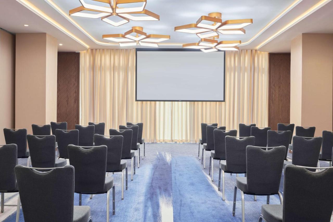 Radisson Blu Hotel Riyadh Convention And Exhibition Center Exterior foto Meeting room