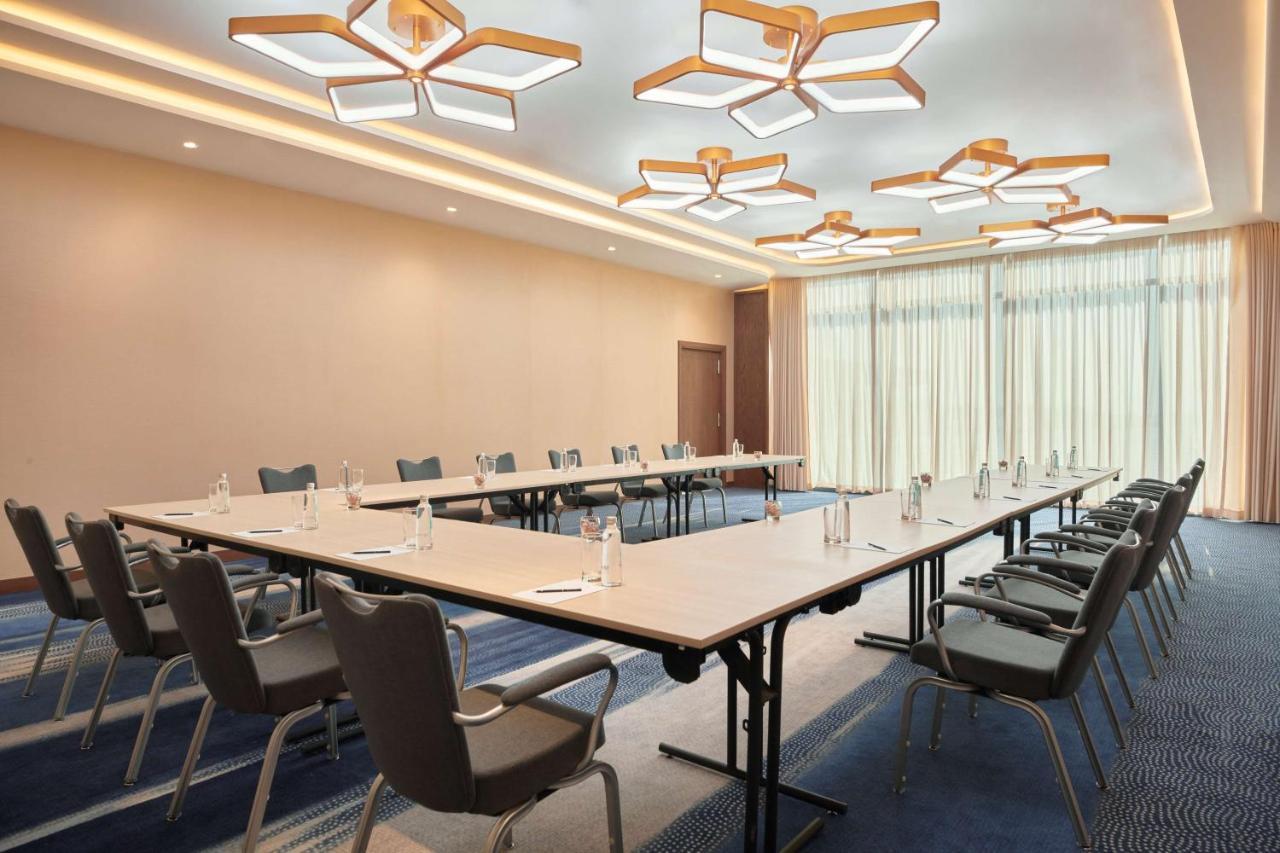 Radisson Blu Hotel Riyadh Convention And Exhibition Center Exterior foto Meeting room