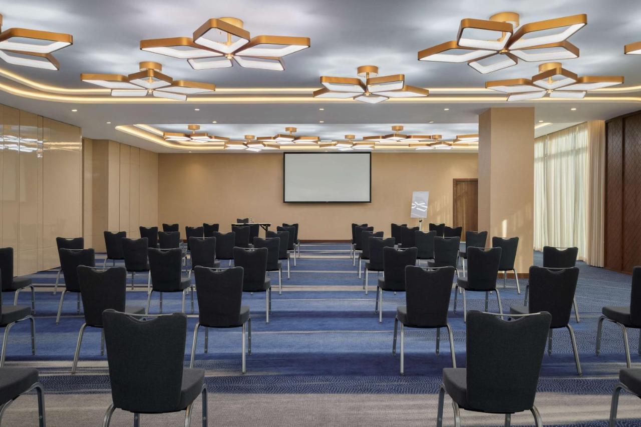 Radisson Blu Hotel Riyadh Convention And Exhibition Center Exterior foto Meeting room
