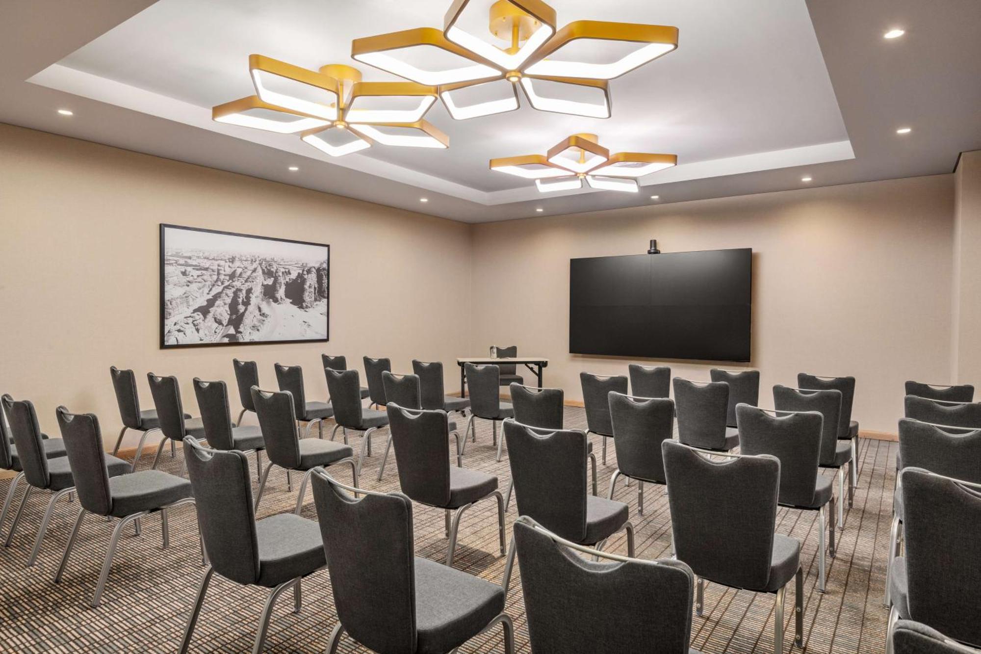 Radisson Blu Hotel Riyadh Convention And Exhibition Center Exterior foto Meeting room