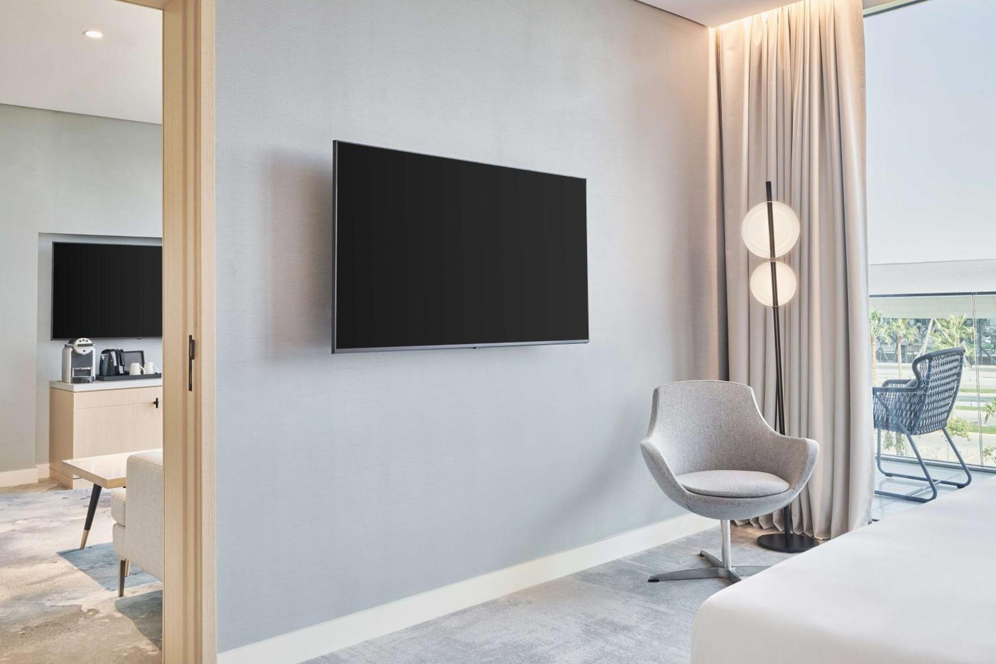 Radisson Blu Hotel Riyadh Convention And Exhibition Center Exterior foto A wall-mounted television