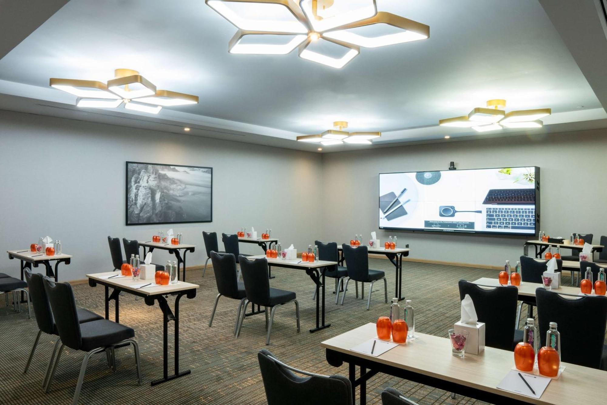 Radisson Blu Hotel Riyadh Convention And Exhibition Center Exterior foto Meeting room